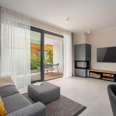 The Q Bliss - Your New 4-Star Hideaway With A Garage ロヴィニ エクステリア 写真