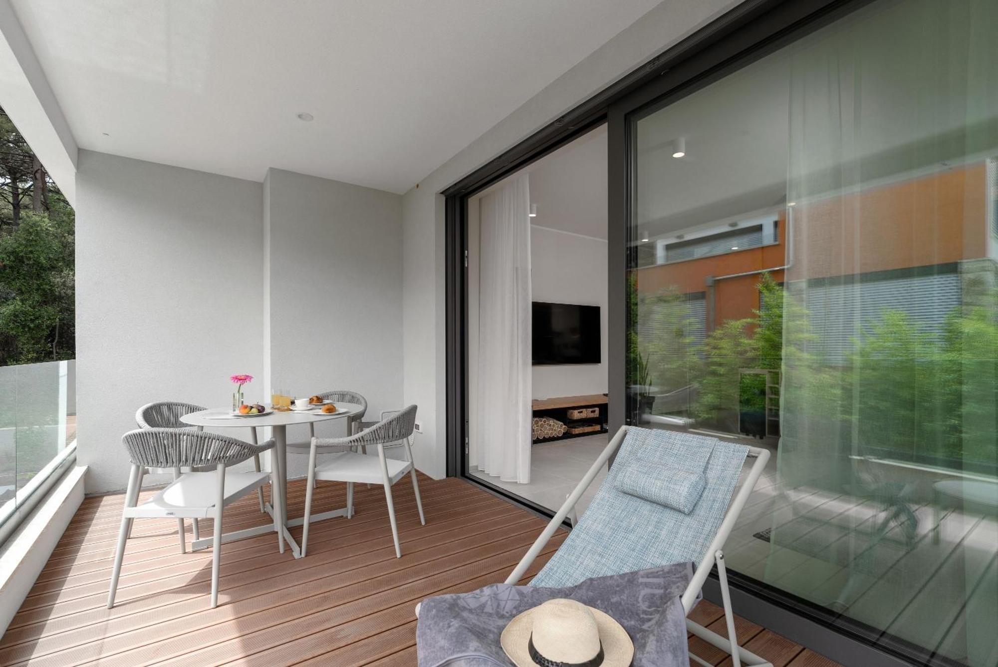 The Q Bliss - Your New 4-Star Hideaway With A Garage ロヴィニ エクステリア 写真