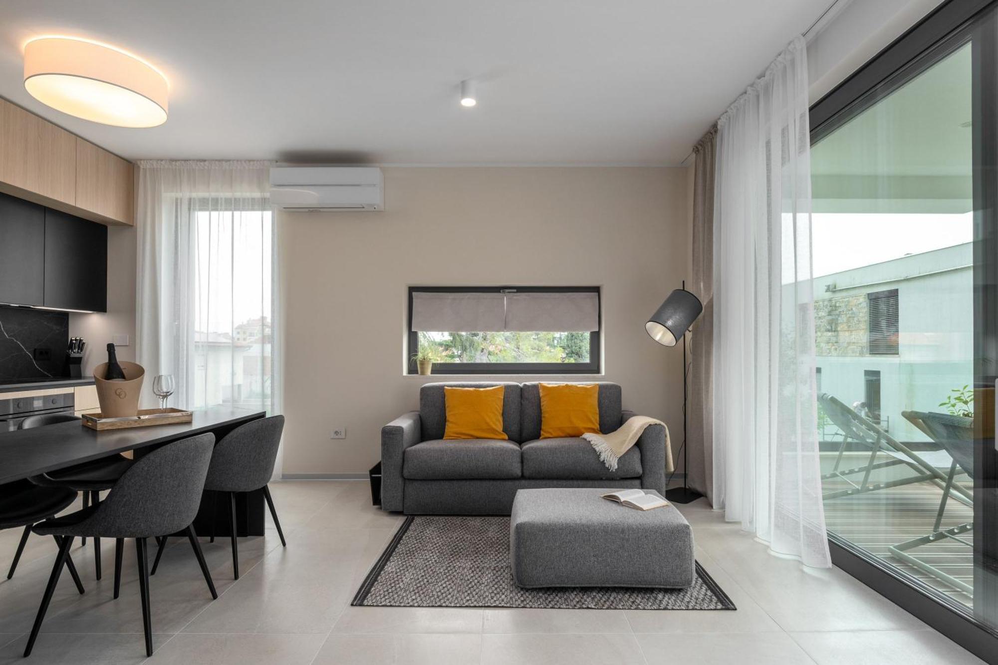 The Q Bliss - Your New 4-Star Hideaway With A Garage ロヴィニ エクステリア 写真