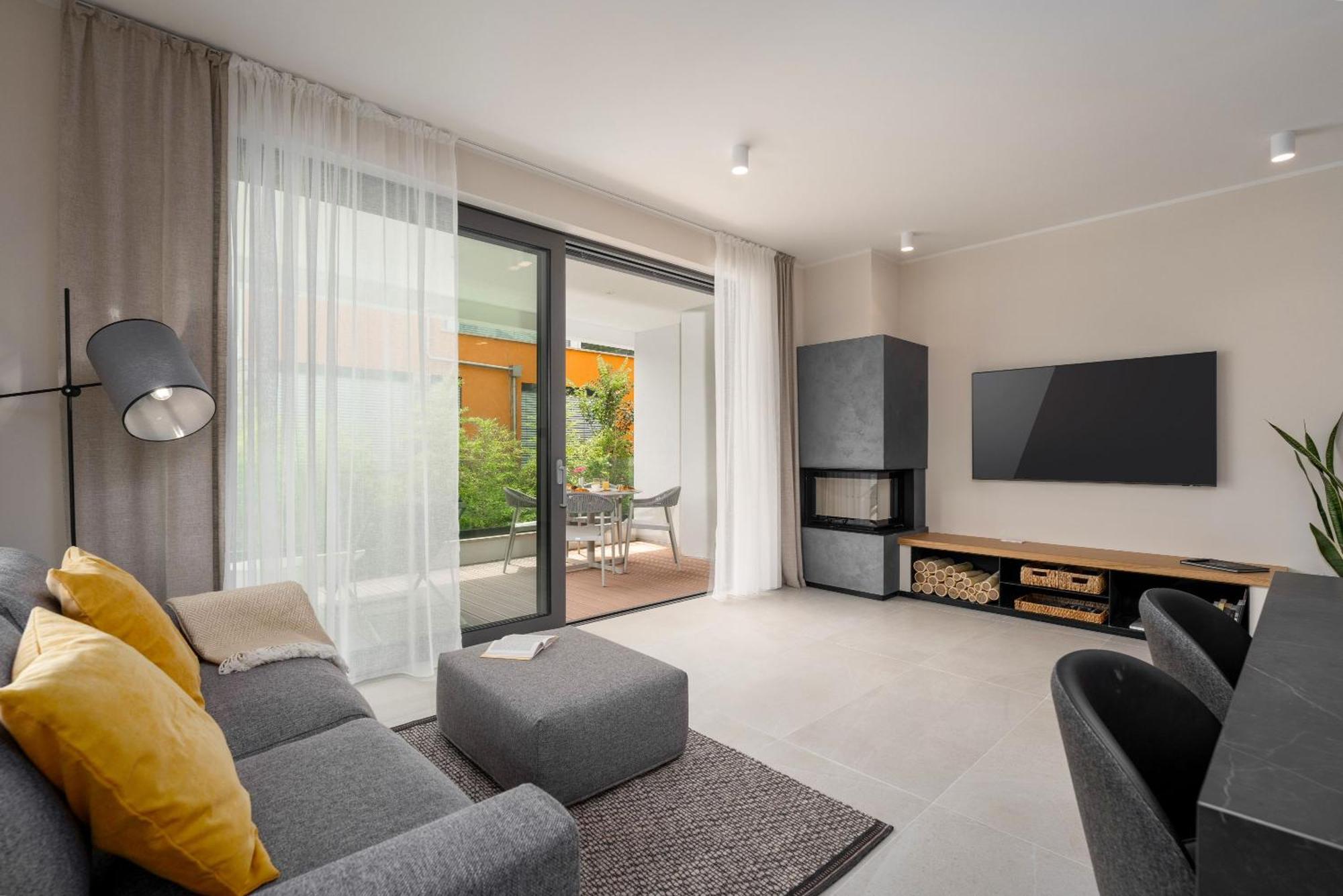 The Q Bliss - Your New 4-Star Hideaway With A Garage ロヴィニ エクステリア 写真