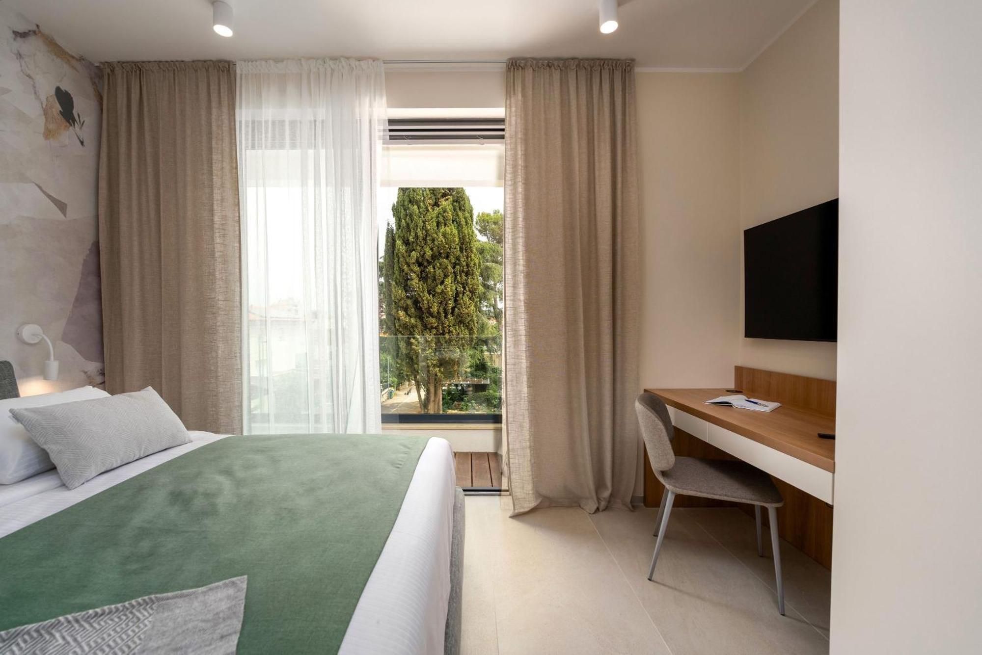 The Q Bliss - Your New 4-Star Hideaway With A Garage ロヴィニ エクステリア 写真