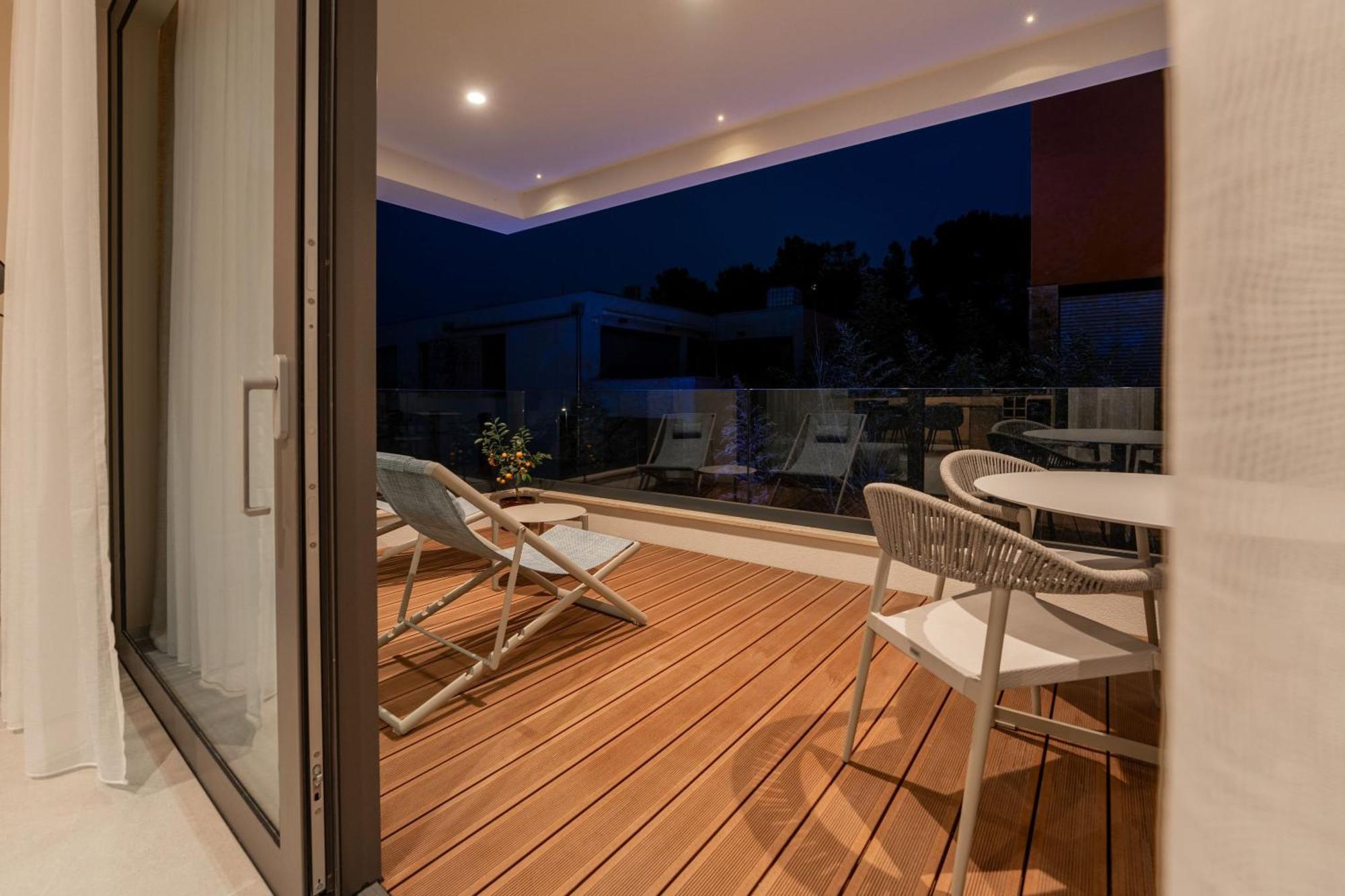 The Q Bliss - Your New 4-Star Hideaway With A Garage ロヴィニ エクステリア 写真